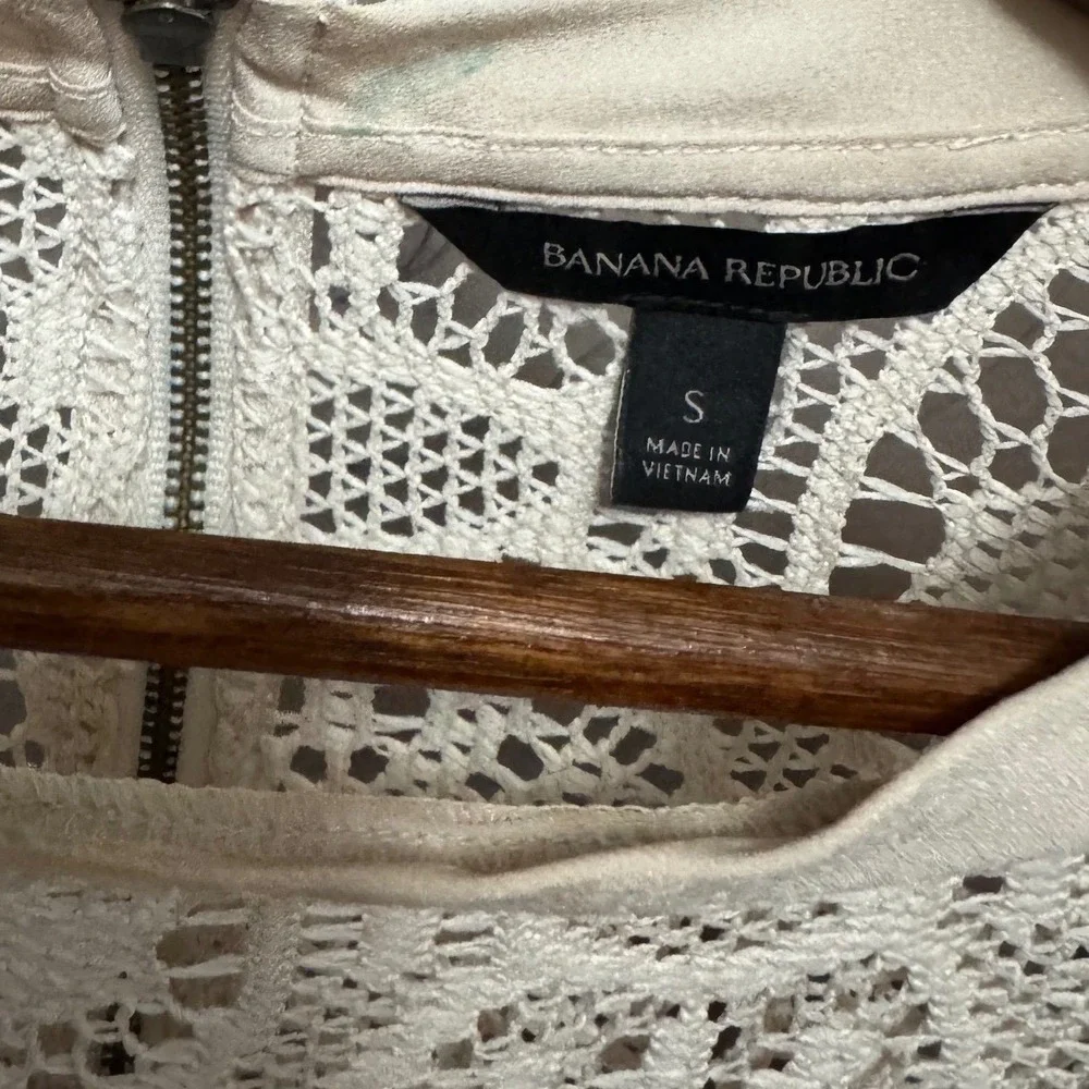 Banana Republic Lace Top Womens Small Beige Good Short Sleeve Back Zip Geometric